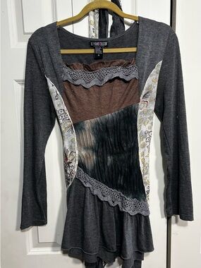 Pyramid Women's Dark Gray Boho Patchwork Long-Sleeve Tunic Top with scarf